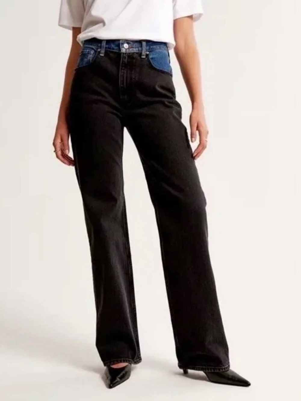 31/12 Abercrombie & Fitch The 90s Relaxed High Rise Jeans